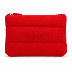 Pochette cosmétique en néoprène souple avec logo 3D en silicone personnalisé, fermeture éclair rembourrée, sac à maquillage pour les essentiels de beauté quotidiens et les voyages - Product Image 1