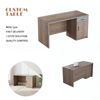 Bureau de travail au design moderne et en matériaux de haute qualité avec une utilisation efficace de l'espace et une construction en bois durable