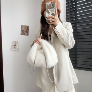 Nuova borsa di peluche carina, simile alla pelliccia di visone, adatta a tutte le stagioni e perfetta per avvolgere in inverno. - Product Image 5