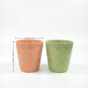 กระถางดอกไม้เซรามิคลายนูนรูปพีชและเพชร<span class=keywords><strong>สี</strong></span>เขียว ขายดีในปี 2026 จากโรงงานโดยตรง สำหรับตกแต่งภายในและภายนอกอาคาร ระเบียง สำนักงาน - Product Image 2