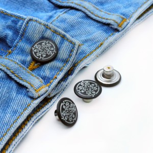 Tùy Chỉnh Thương Hiệu Tên Thư Khắc Biểu Tượng Kim Loại Nút Brass Vòng Màu Đen Denim <span class=keywords><strong>Shank</strong></span> Nút Quần Jean Nút Và Đinh Tán - Product Image 1