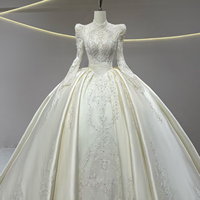 Robe de mariée de maternité grande taille en satin ivoire, coupe princesse, col montant, manches longues, avec appliques de dentelle, sequins, nœud et effet illusion, taille naturelle