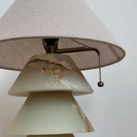 Lampe de table moderne en marbre onyx de luxe nordique pour usage intérieur en hôtel avec finition marbre poli