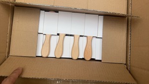 Ensemble de brosses à cheveux en <span class=keywords><strong>bois</strong></span> personnalisées pour bébés, avec coussin et caractéristiques laser, <span class=keywords><strong>peigne</strong></span> à logo privé pour nouveau-nés, usage domestique – Fournisseur d'usine - Product Image 3