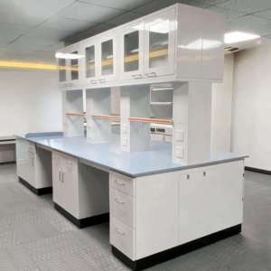 Revestimiento de pared de laboratorio modular CHguardTM Superficie higiénica sin costuras para encimeras de laboratorio médico - Product Image 1