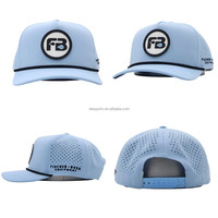 Casquette d'été respirante et imperméable découpée au laser avec 5 patchs PVC personnalisés et fermetures à pression pour le golf