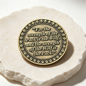 Moneda Conmemorativa Personalizada con Frase Motivacional y Borde con Grabado 3D de Huella de <span class=keywords><strong>Lobo</strong></span> Vintage - Product Image 1