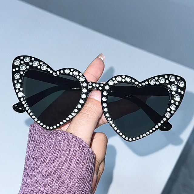 Wholesale Cute Heart Shaped Rimless Sunglasses Rhinestones Light Weight Comfortable Sun Protection Christmas New Year Party