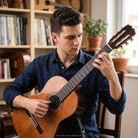 Guitare Flamenco Negra de style Conde, fabriquée à la main, avec table en cèdre rouge massif, dos et éclisses en palissandre indien, finition française.