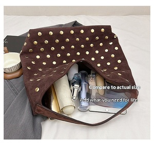 Sac à main hobo vintage Y2K punk en daim clouté avec grandes rivets dorés, grande capacité, pour le shopping, les voyages et le quotidien, pour femme - Product Image 6