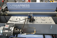 Prensa Plegadora Hidráulica CNC de Tecnología Avanzada E310P con Controlador Lógico Programable y Protección Integral de Seguridad para el Operador