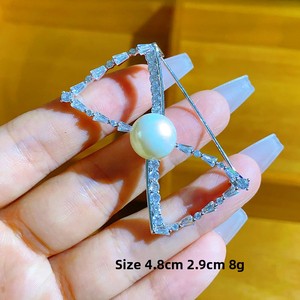 Broche élégante et polyvalente, style coréen et japonais, nœud papillon, perle, zircon complet, broche en cuivre robuste pour manteau, cristal - Product Image 4