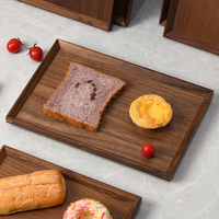 Plateau de service rectangulaire professionnel en bois massif, planche en noyer pour hôtel de luxe, restaurant et présentation de plats gastronomiques