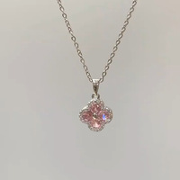 Collier pendentif fleur élégant en acier inoxydable avec zircon scintillant, trèfle à quatre feuilles rose pour femmes