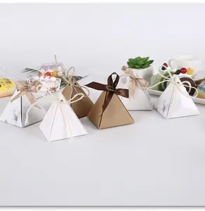 Boîte en forme de pyramide rose avec ruban, coffret à bonbons de Style Triangle pour la fête