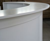 Comptoir de bar moderne avec armoire de rangement pour restaurant et hôtel, station de bar à café ronde en bois sur mesure pour usage commercial