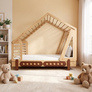 <span class=keywords><strong>Letto</strong></span> a pavimento <span class=keywords><strong>per</strong></span> <span class=keywords><strong>bambini</strong></span> a forma di casetta in legno naturale con sponde laterali intagliate <span class=keywords><strong>per</strong></span> la cameretta dei più piccoli - Product Image 1