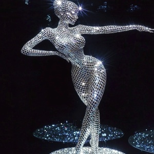 Figuras Humanas Decorativas con Pedrería Personalizadas - Decoración de Fibra de Vidrio para Salas de Estar, Tiendas, Hoteles, Centros Comerciales, Salas de Exposiciones - Product Image 6