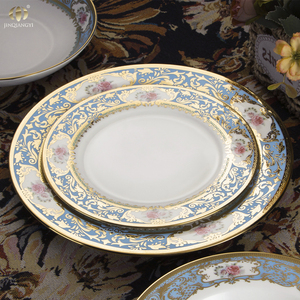 Cổ Điển Hoa Bộ Đồ Ăn Sang Trọng Dập Nổi Vàng Rim Đồ Ăn Sứ Trắng Với Vàng Trim Đồ sành Sứ Đặt Bữa Ăn Tối Cho Đám Cưới - Product Image 1