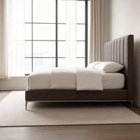 Lit sur mesure extensible en cuir design avec panneaux verticaux cannelés, base en chêne et métal, et tête de lit personnalisable pour hôtel