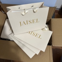 Sacs d'emballage cosmétiques en carton rose imprimés avec logo personnalisé en feuille d'or, avec poignée en ruban, pour perruques, chaussures, bougies, cadeaux