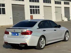 Baoma 3 Series <span class=keywords><strong>320i</strong></span> Touring Edition Berline Automatique <span class=keywords><strong>2019</strong></span>, Moteur Turbo, Sièges en Cuir, Caméra Arrière, Pneus R18, Jantes en Alliage d'Aluminium, Conduite à Gauche - Product Image 4