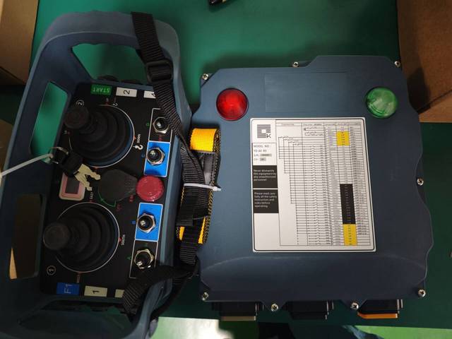 Industrial Crane Wireless Joystick Remote Control YD-60 With Screen Display