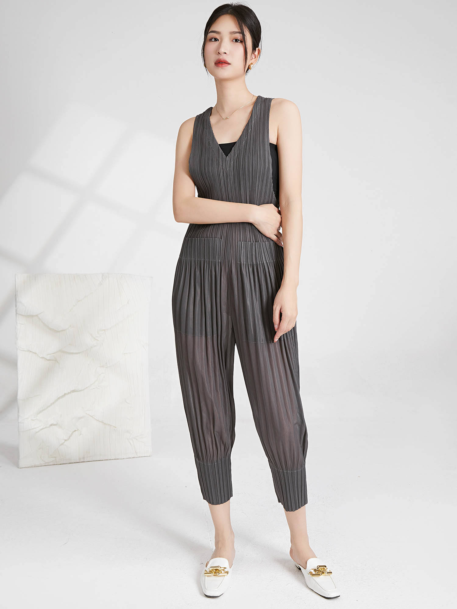 สีเทาเข้ม