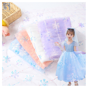 YX2537 OEM y ODM precio bordado tul lentejuelas tela hermoso diseño copo de nieve brillo lentejuelas tela de malla para Navidad - Product Image 1