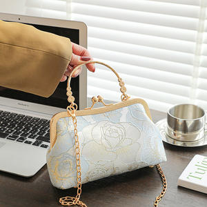 Bolso de Mano Mini Estilo Chino Cheongsam para Fiesta, Bandolera de Triple Uso, Exquisito, de Alta Calidad, con Correa de Cadena Floral de Poliéster, Ideal para Regalo - Product Image 3