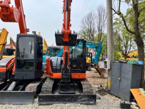 Hitachi Zaxis 55 Mini pelle sur chenilles en caoutchouc 5.5 tonnes Japon utilisé ZX55/U/ZX55US/ZX55USR à vendre avec boîte de vitesses moteur - Product Image 4