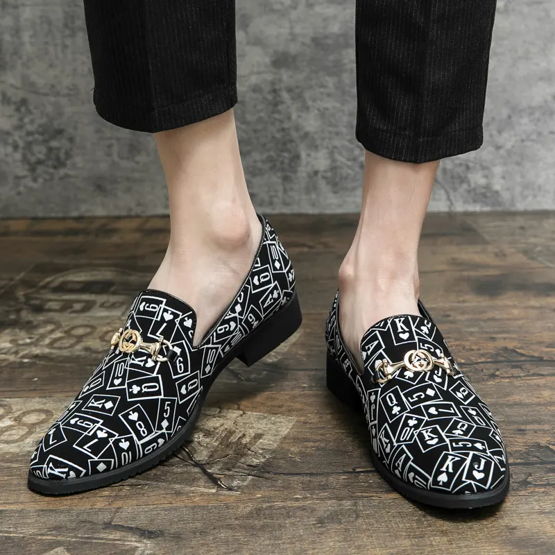 Dropshipping comfortable men's dress shoes Fashion Gentleman black Graffiti Loafers playing cards pattern Dress Shoes for Party