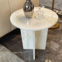 Table d'appoint ronde en marbre naturel avec base en forme de V unique, table d'appoint de canapé en pierre multicolore pour la décoration du salon
