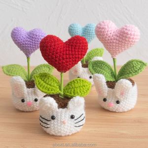 Ornement de bureau créatif, mignon, mini, fait main, tricoté au crochet, fleur de lys, rose, lapin en peluche avec plantes en pot - Product Image 3