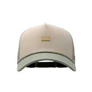 หมวกแก๊ปตาข่ายแบบกำหนดเอง OEM พร้อมโลโก้ 5 แผง ปีกโค้งเล็กน้อย แบบ Snapback ป้ายยางกันน้ำ หมวกกอล์ฟ - Product Image 2