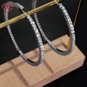 Best Gift to a Woman: 5 Thoughtful, Unique Picks She’ll Love