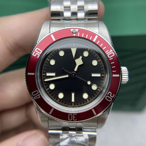 Reloj Deportivo Retro Rojo y Negro con Bisel de Titanio de 38 mm, Movimiento Mecánico Hangzhou, Alarma, Manecillas, Esfera con Cristal de Zafiro y Acero Inoxidable - Product Image 4