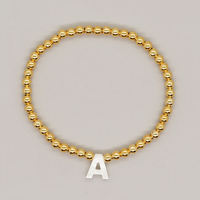 Bracelet Perlé Minimaliste en Acrylique Doré avec Pendentifs Croix, Étoile, Cœur et Lettre A – Bijou de Main Tendance et de Qualité Supérieure à Prix Abordable