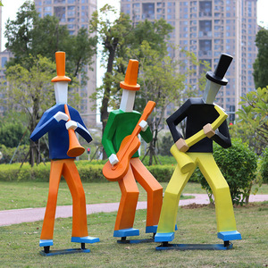 Figura Decorativa de Resina Colorida, Abstracta y Geométrica, de una Banda Musical, para Decoración de Paisajes en Calles, Parques y Plazas - Product Image 1