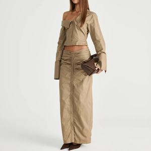 Traje de dos piezas OEM para mujer: Chaqueta de manga larga y pantalón de pierna ancha de cintura alta, estilo casual y ajustado, ideal para el día a día. - Product Image 1