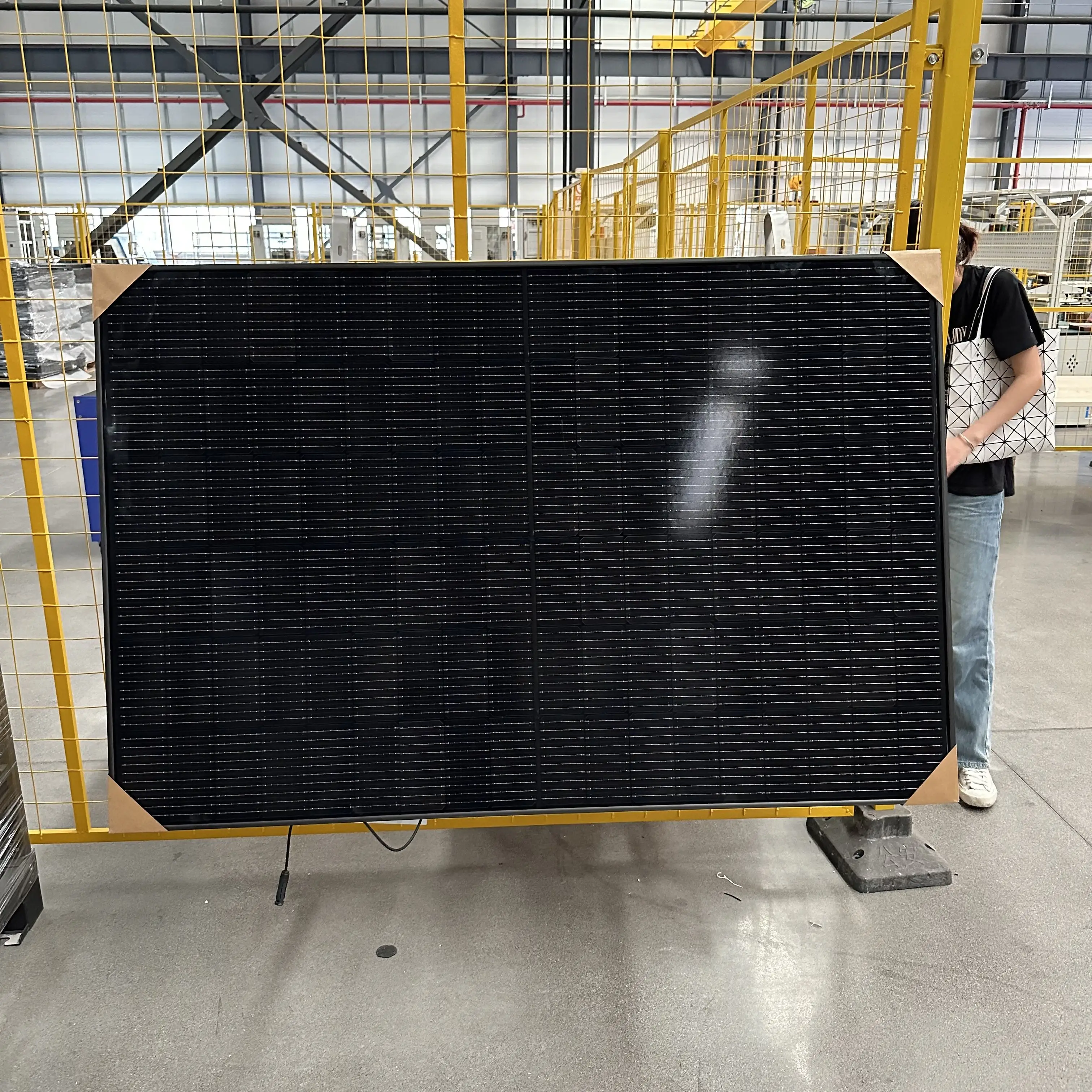وحدات طاقة شمسية Longi في مخزن الاتحاد الأوروبي لوحات طاقة شمسية وحيدة بقدرة 540 وات 545 وات 550 وات 555 وات لوحات طاقة شمسية وفوتوضوئية متوفرة بقدرة 550 وات