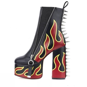 Bottines à plateforme pour femmes avec rivets et patchwork, bout rond, fermeture éclair latérale, talons épais, personnalisables - Product Image 1