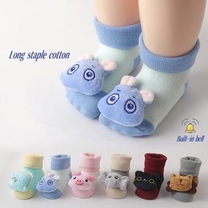 Venta al por mayor de bonitos <span class=keywords><strong>calcetines</strong></span> de punto de algodón en 3D para bebés recién nacidos tamaño 9cm antideslizante y transpirable Casual Crew Type para niños pequeños - Product Image 4