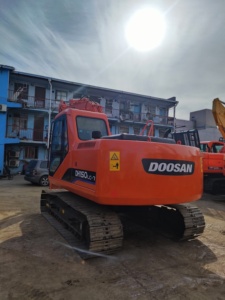 Excavadora de cadenas Doosan Dh150 con cazo de excavación, equipo pesado usado - Product Image 2