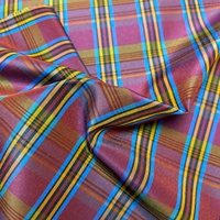 Tissu en polyester tissé 300D personnalisé avec motifs à carreaux et à rayures pour la production de vêtements