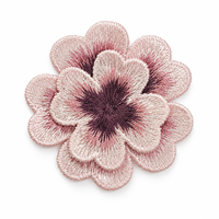Applique brodée 3D trèfle à quatre feuilles, fleur en dentelle soluble dans l'eau à coudre pour vêtements, robes, sacs et projets DIY