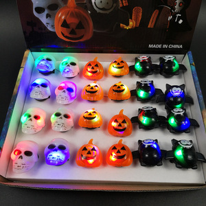 Anneau lumineux en plastique à motif citrouille, chauve-souris et crânes LED, fournitures festives d'Halloween, cadeau pour enfants, accessoires pour la collecte de bonbons, fête - Product Image 2