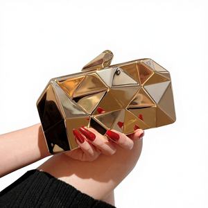 Nouvelle Pochette <span class=keywords><strong>de</strong></span> Soirée Géométrique en Métal pour Femme, <span class=keywords><strong>Sac</strong></span> à Bandoulière Doré avec Chaîne, <span class=keywords><strong>Sac</strong></span> à Main Rigide <span class=keywords><strong>Carré</strong></span> pour Mariage, Fête, Bal <span class=keywords><strong>de</strong></span> Promo, Dîner - Product Image 1