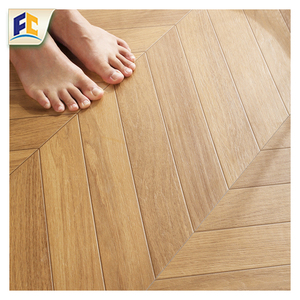 Patrón de espina de pescado <span class=keywords><strong>Pisos</strong></span> impermeables Remodelación de baño Fácil mantenimiento Grano de roble blanco SPC <span class=keywords><strong>Pisos</strong></span> impermeables resistentes al desgaste - Product Image 3