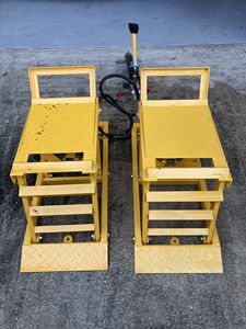 Fabricant CE 1.5T Crics de <span class=keywords><strong>Garage</strong></span> Hydrauliques Portables en Acier pour Voiture avec Élévateur de Véhicule OEM Réglable et Rampe de Réparation à Deux Colonnes - Product Image 5